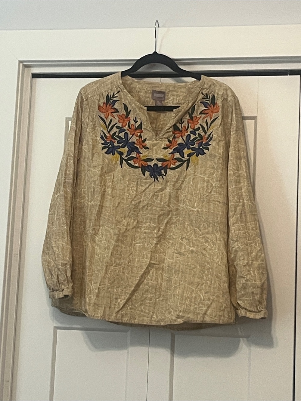 Chico's Beige Embroidered Floral V-Neck Blouse Size 2 Like New